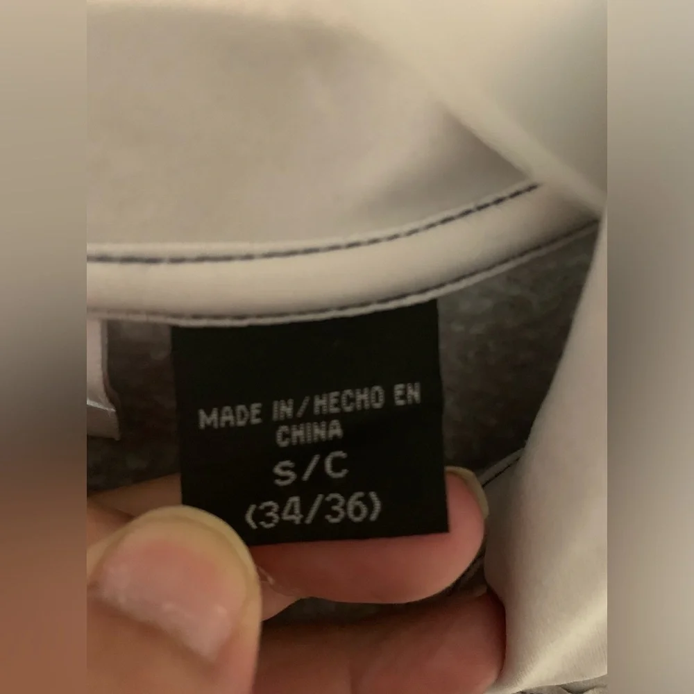 Captain America sweater (Boys 34/36) - Picture 4 of 8